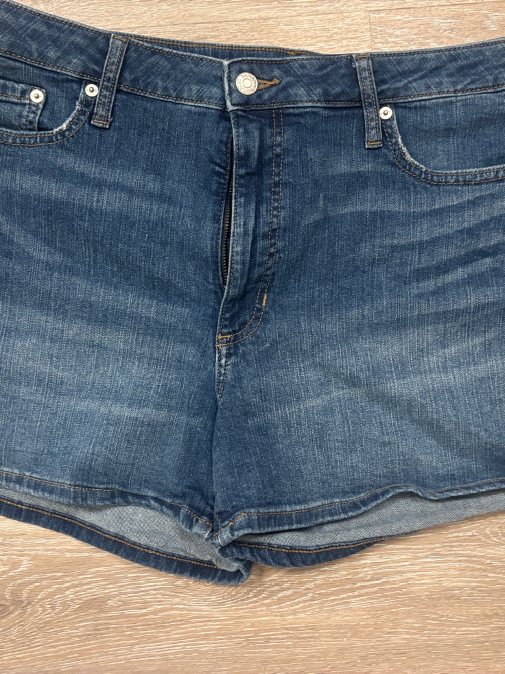 Banana Republic Women's Blue Denim Cutoff Shorts – Size 33/16